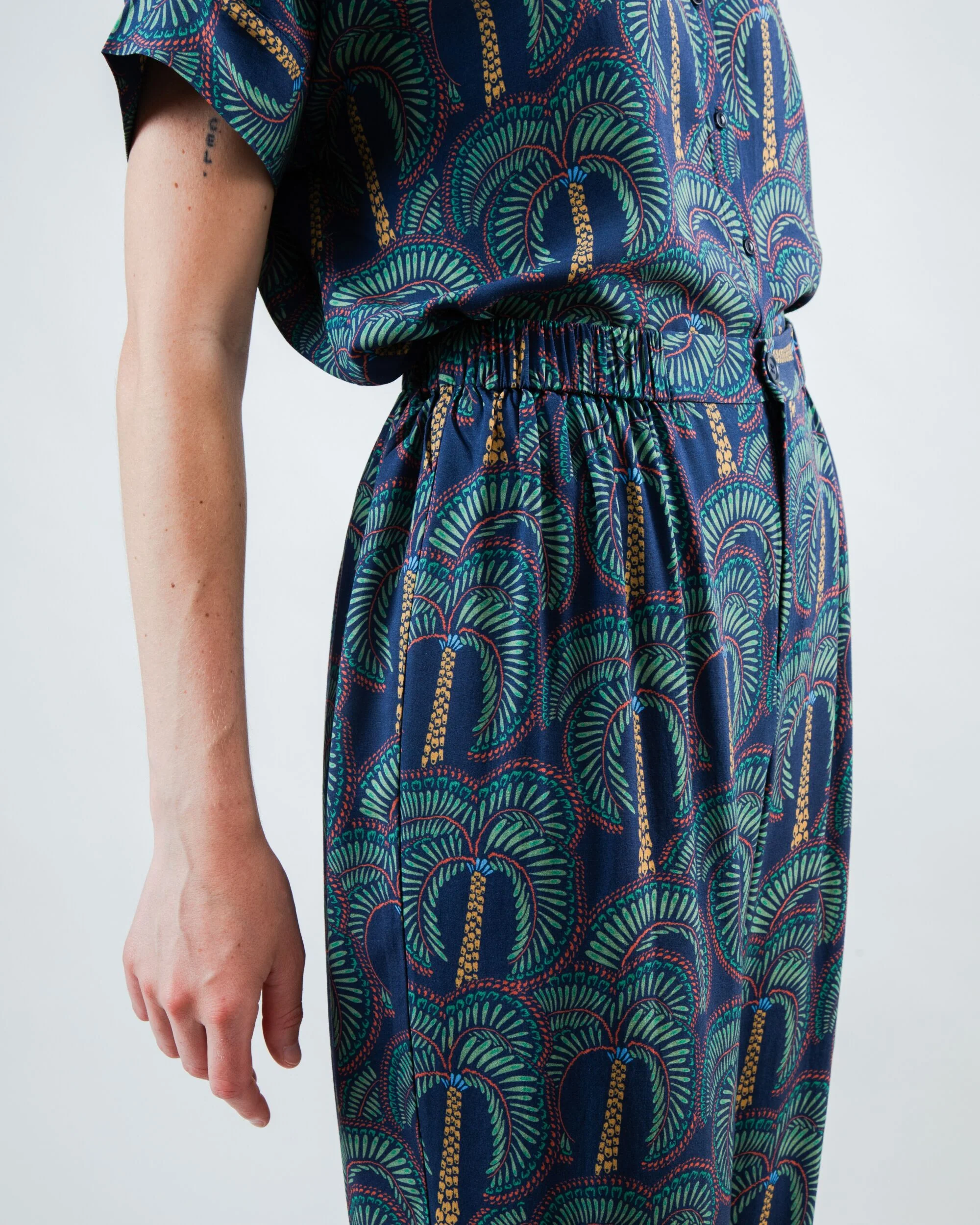 Borneo Harem Pants Navy - Image 2