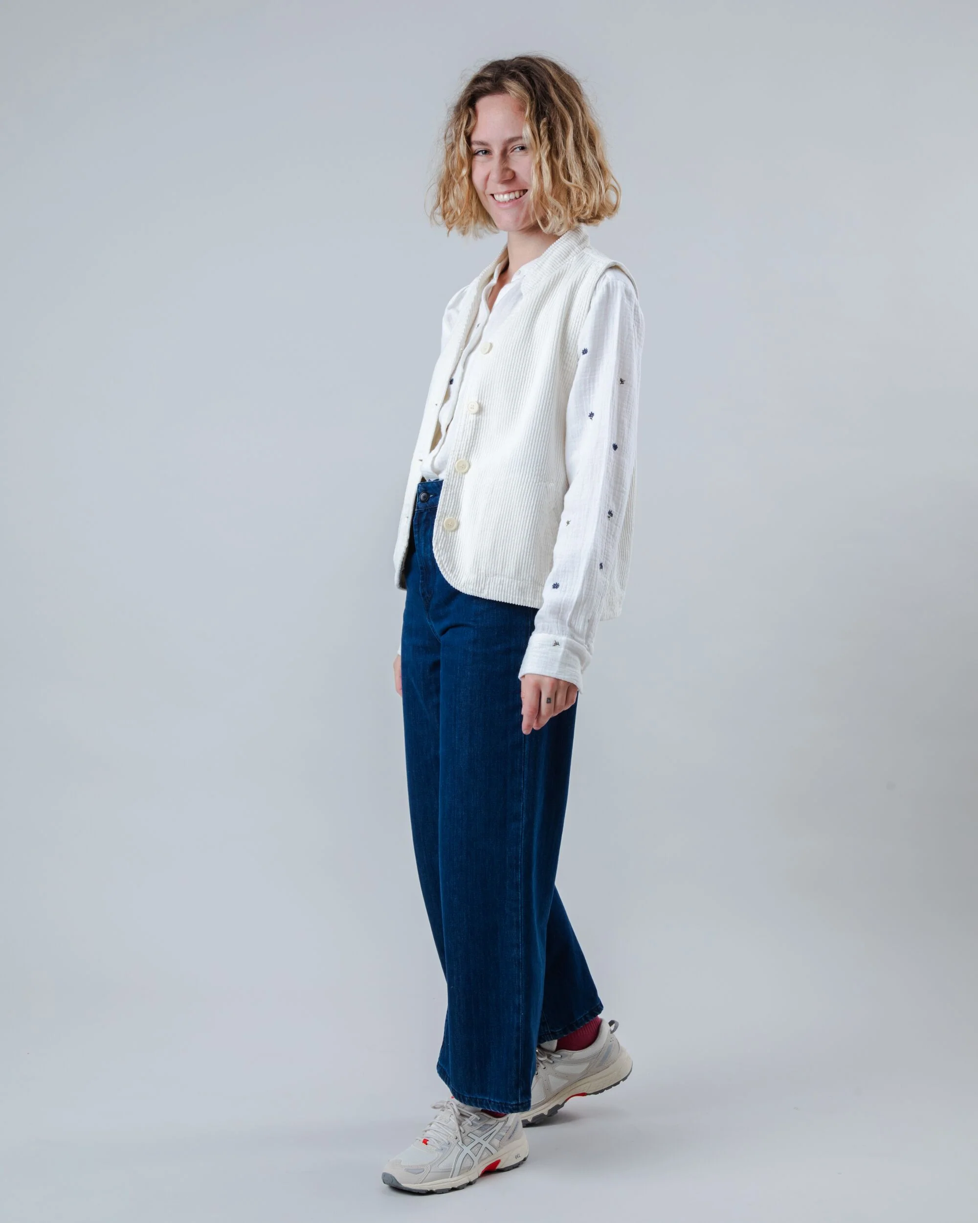 Corduroy Pleated Vest Ecru - Image 3