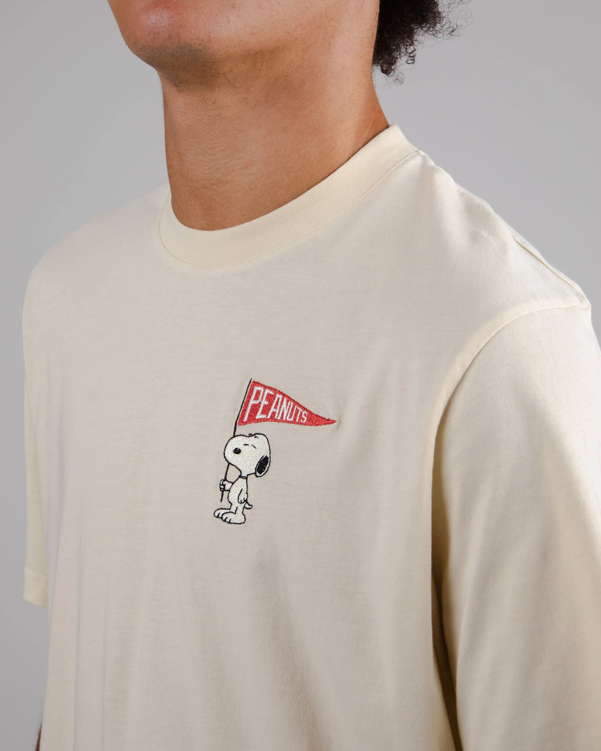 Peanuts Athletics T-Shirt Sand - Image 4