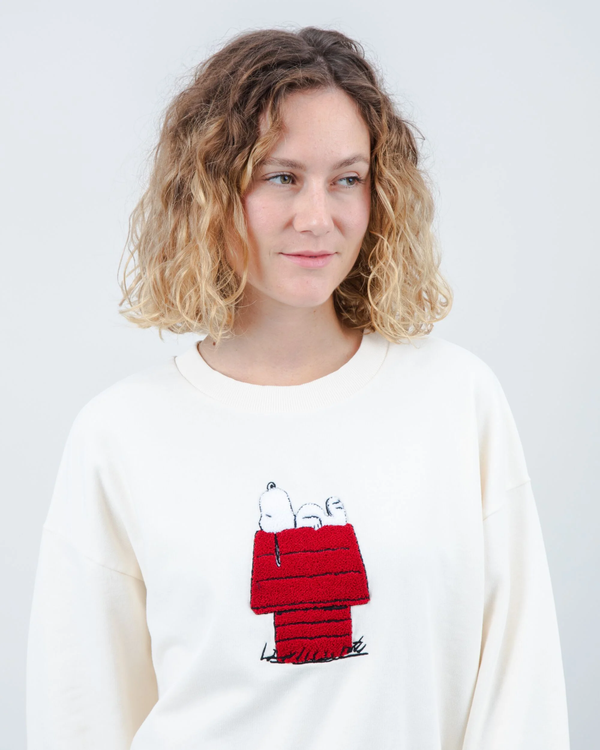 Peanuts Snoopy Doghouse Rounded Cotton Sweatshirt - Image 4
