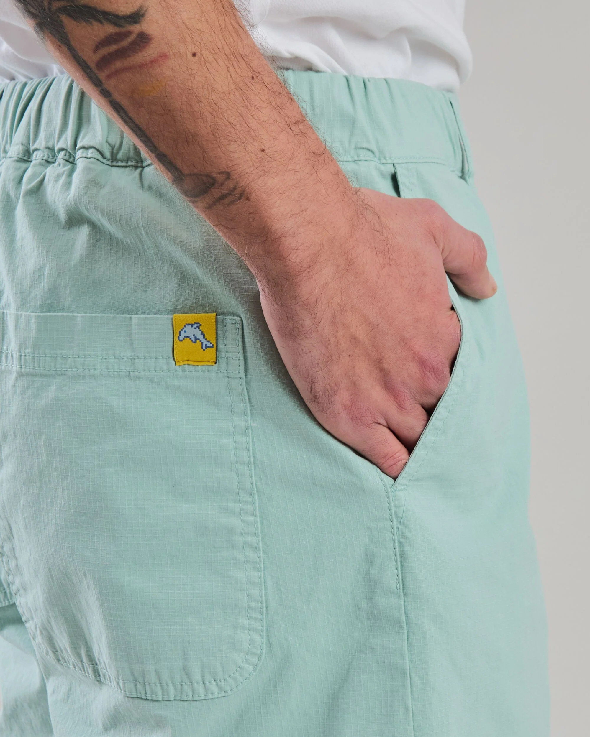 Relaxed Shorts Dolphin light Green - Image 6