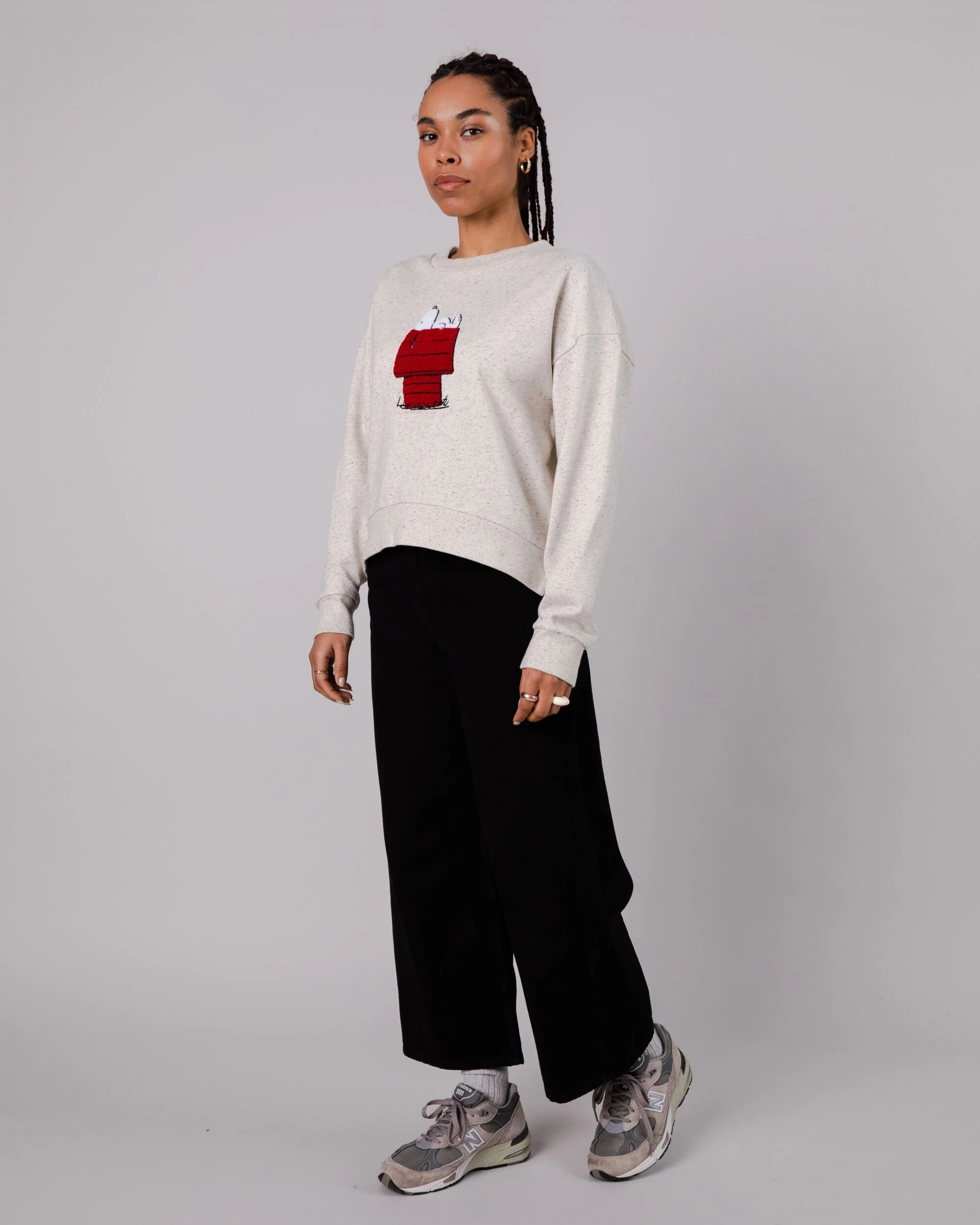 Peanuts Snoopy Doghouse Sweatshirt Cream - Image 7
